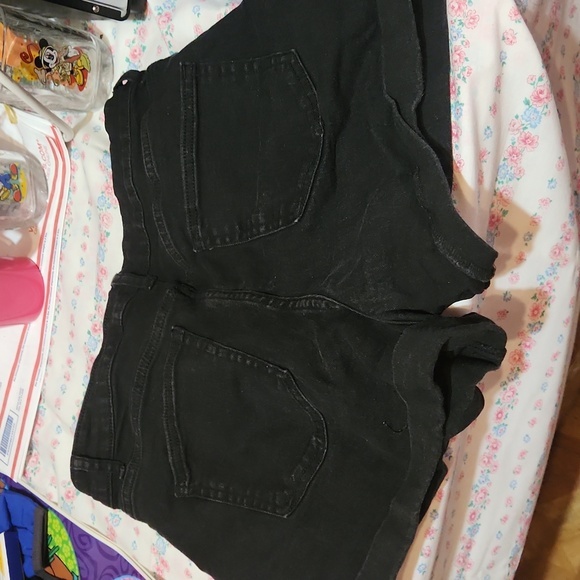 No boundaries high‎ waste shorts - Picture 2 of 2